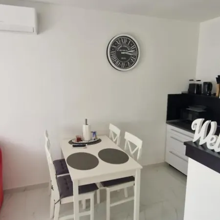 Julianna Free Parking