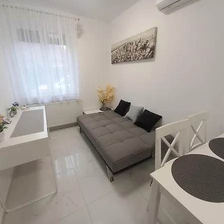 Julianna Free Parking Budapest