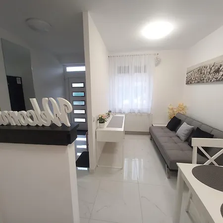 Julianna Free Parking Lägenhet