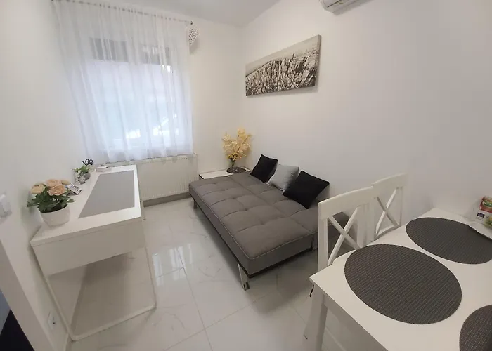 Julianna Free Parking Budapest