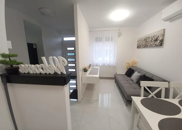 Julianna Free Parking Lägenhet