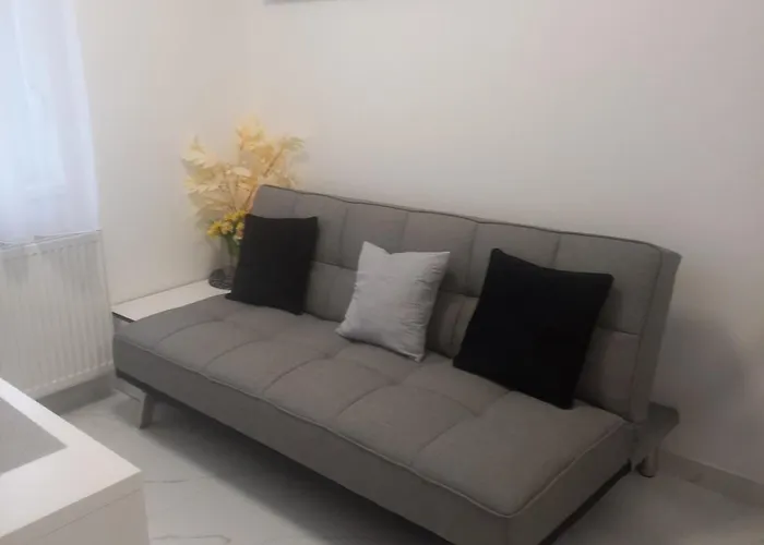 Julianna Free Parking *